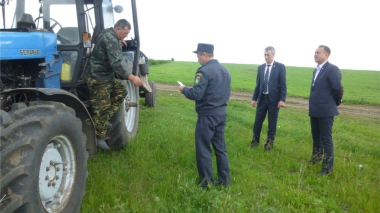 Осмотр техники в хозяйствах Канашского района