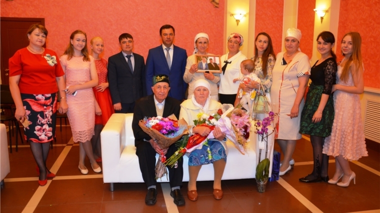 Чествование юбиляров семейной жизни во Дворце бракосочетания Батыревского района