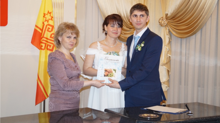 В Новочебоксарске зарегистрирована 300-ая пара молодоженов