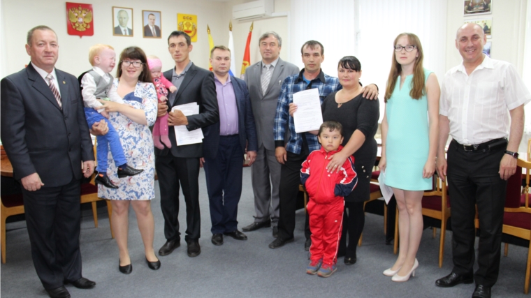Красночетайским семьям вручены свидетельства на улучшение жилищных условий