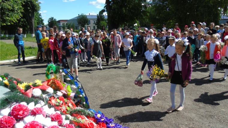 В День памяти и скорби в районе состоялось возложение венков к памятнику «Воин-Победитель»