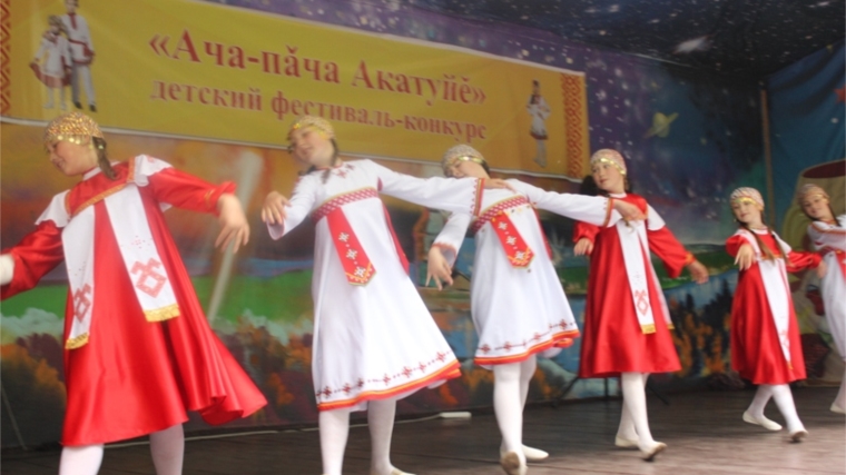 В преддверии Дня Республики «Ача-пăча Акатуйӗ-2017» вновь собрал любителей и знатоков чувашской культуры