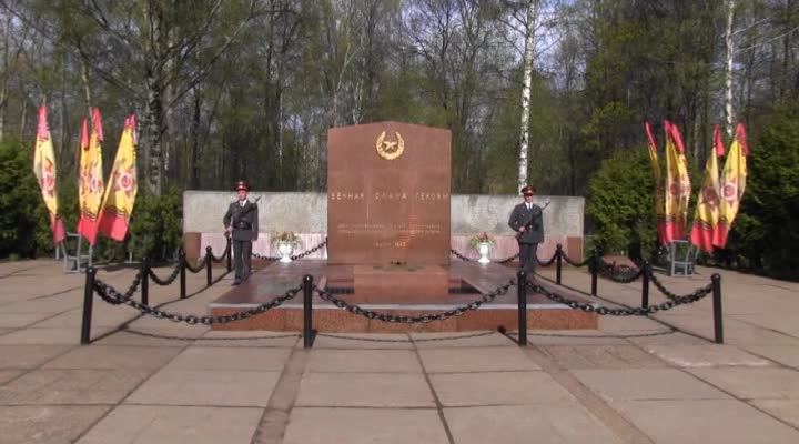 В г.Чебоксары состоялась церемония возложения цветов к Братской могиле воинов, умерших от ран в госпиталях