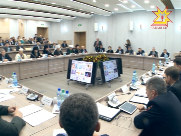 Глава Чувашии Михаил Игнатьев провел расширенное заседание по делам национальностей