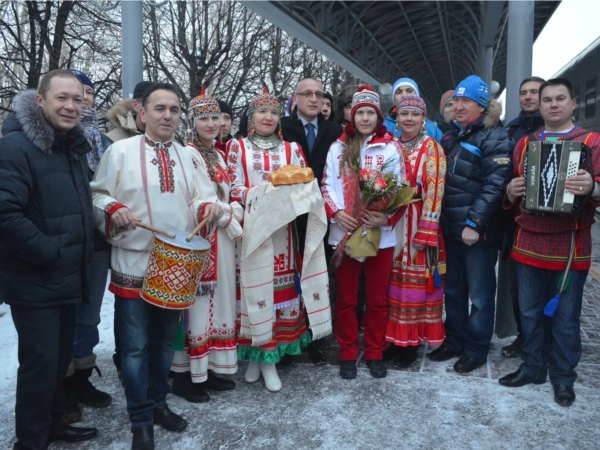 Участницу Олимпийских игр Елену Муратову встретили в Чебоксарах караваем