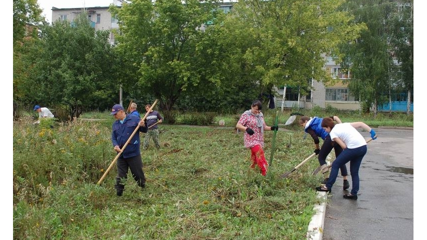 Субботник  около железнодорожного вокзала