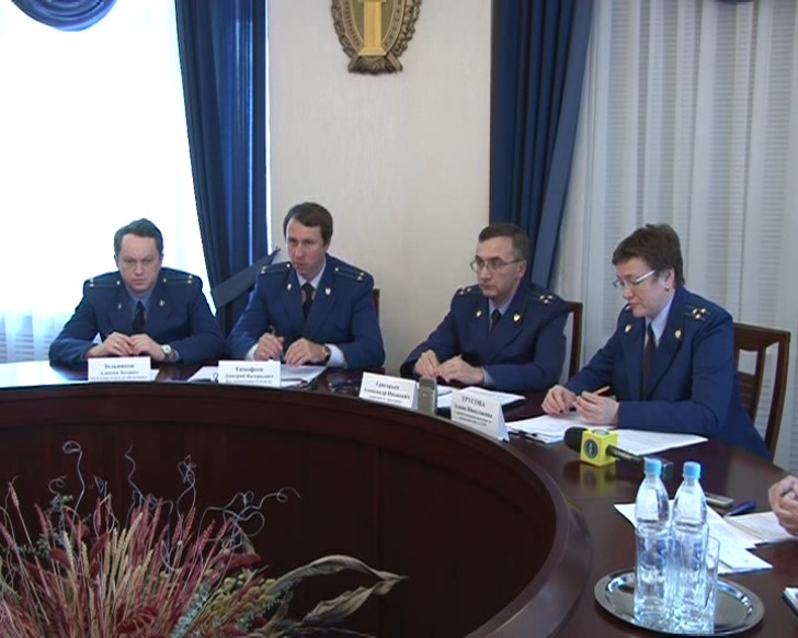 В прокуратуре республики состоялся круглый стол, посвященный нарушениям в сфере ЖКХ