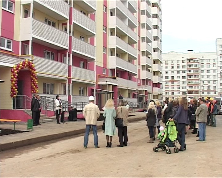 В рамках празднования Дня города состоялся торжественный ввод в эксплуатацию первого подъезда дома №5 по ул. Строителей