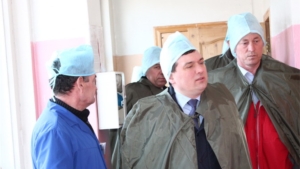 Председатель Кабмина республики Иван Моторин ознакомился с работой ветеринарных служб Цивильского района
