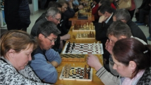 Члены профсоюза- за шахматной доской
