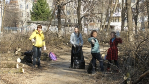 2013.04.24 Новочебоксарская молодёжная экологическая дружина "Муравейник" провела субботник