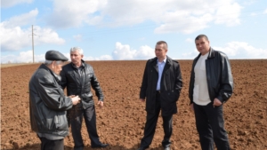 Глава администрации района Юрий Моисеев ознакомился весенне-полевыми работами