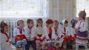 Глава администрации района Юрий Моисеев на празднике чувашского языка в детском саде села Первое Чурашево