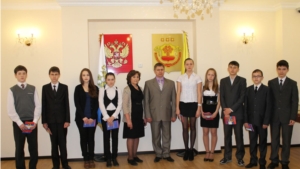В День государственных символов Чувашской Республики юные граждане получили паспорта гражданина Российской Федерации.