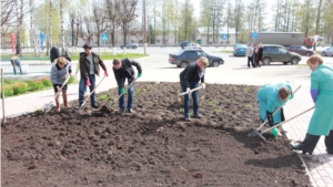 Работниками управления ПФР в Чебоксарском районе была организована посадка цветов у памятника Неизвестного солдата