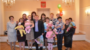 Молодые семьи принимали поздравления с Международным днем семьи