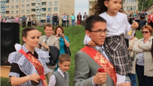 Торжественные церемонии «Последнего звонка» прощально отзвенели во всех школах Козловского района.