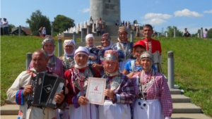 Малобуяновский народный фольклорный коллектив "Ахаяс" на праздновании Дня Республики