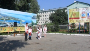На открытой площадке Дома культуры «Ровесник» Централизованной клубной системы г. Чебоксары состоялся современный детский праздник «Ача-пǎча Акатуйĕ»