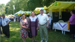 Члены  Гильдии ремесленников Чувашской Республики и Ядринского района — на празднике «Акатуй»