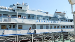 Туристы теплохода «Башкортостан» в Козловке