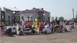 В  День семьи, любви и верности состоялся парад колясок "Чудо домик счастья"