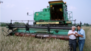Специалисты отдела сельского хозяйства администрации района посетили поля крестьянского фермерского хозяйства В.Н.Галошева