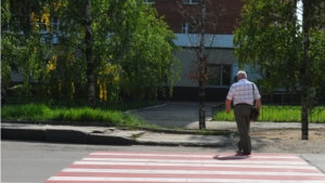 Нанесение новой бело-красной дорожной разметки в Новочебоксарске