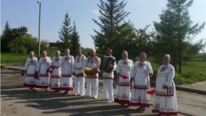 Выступления коллективов художественной самодеятельности создают праздничную атмосферу в Единый день голосования