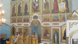 Божественная литургия в храме Александра  Невского