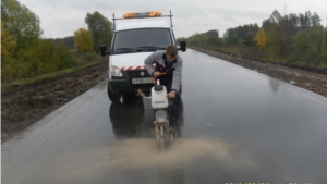 Автодорога «Сура», дворовые территории Ядрина стали сегодня объектами внимания специалистов Дорожной лаборатории Чувашупрдор