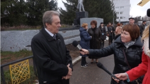 На центральной площади города Канаша в фигурном вождении автобусов соревновались водители республики