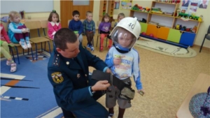 Знать правила пожарной безопасности необходимо с детского возраста