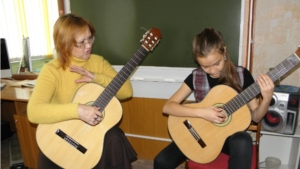 В Чебоксарской специальной (коррекционной) общеобразовательной школе № 3 проходят мастер-классы игры на гитаре