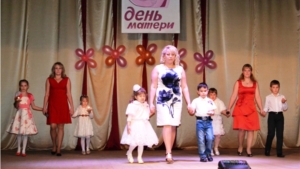 В Поречье состоялся большой праздничный концерт, посвященный Дню матери
