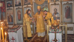 Владыка Феодор провел архиерейскую службу в Батыревском районе