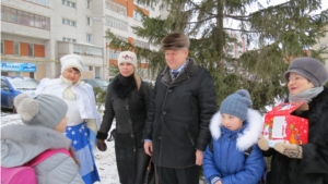 Праздник «Вечеринка у Снегурочки»  во дворе дома по ул.Чапаева,8/2