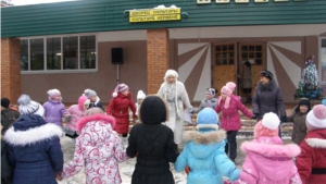 "Новогодний хоровод" в поселке Новые Лапсары