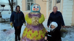 На площади Культуры появились сказочные персонажи из снега