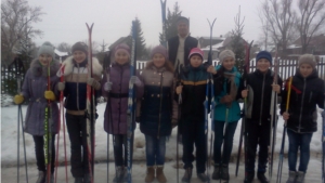 Кадеты Октябрьской школы совершили лыжную прогулку в зимний лес
