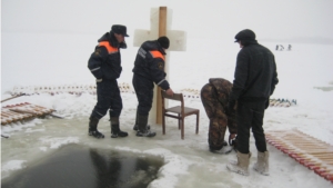 В городе Козловка к празднику Крещения готовят купель