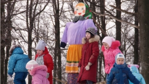 "Широкая Масленица" в Калининском районе г. Чебоксары собрала более 2 тысяч горожан