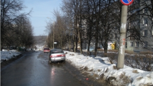 Припаркованные с нарушениями автомобили препятствуют механизированной уборке улиц