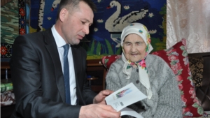 С 90-летием поздравили ветерана труда, труженицу тыла Лидию Семеновну Сугутскую