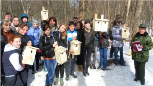 В Международный день птиц Мариинско-Посадское лесничество провело природоохранные мероприятия с учащимися