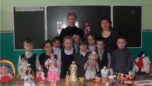 Об обрядовых куклах и старинных семейных традициях с учащимися Михайловской ООШ