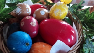 Выставка пасхальных яиц открылась в Мариинско-Посадском районном краеведческом музее