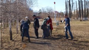 Молодежный трудовой десант в  Парке культуры и отдыха в с. Аликово