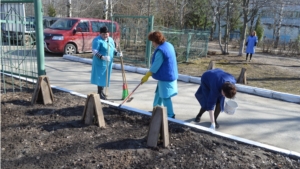 Сотрудники Новочебоксарской городской стоматологической поликлиники приняли активное участие в весеннем субботнике