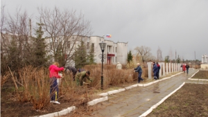 Субботник в Сквере Памяти п. Вурнары